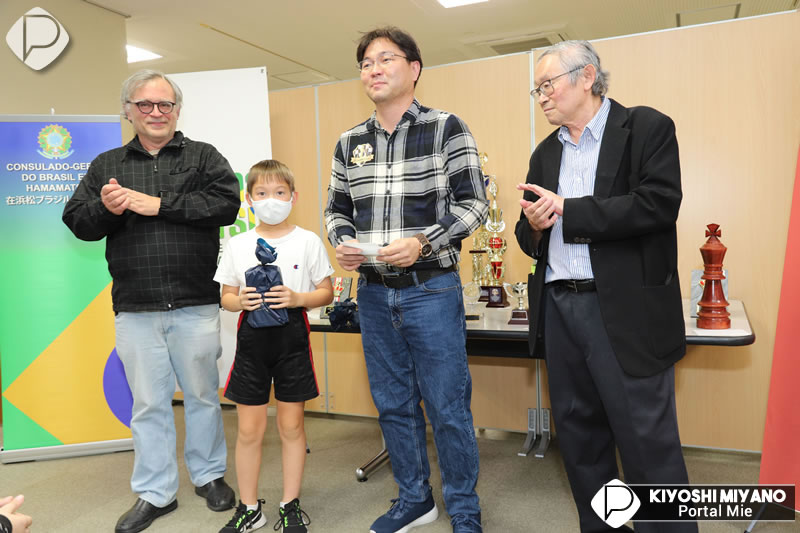 Enxadrista medalhista em mundial promove torneio e workshop em Hamamatsu