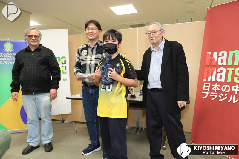 Enxadrista medalhista em mundial promove torneio e workshop em Hamamatsu